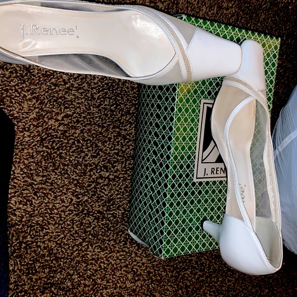 J. RENEÉ WHITE HEELS - Picture 2 of 4